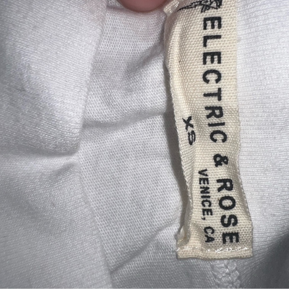 Electric Rose XS white big tee shirt